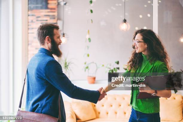 office welcome - client handshake stock pictures, royalty-free photos & images