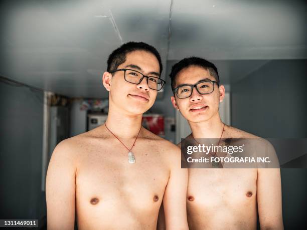 portrait of asian twin teenagers after fresh haircut - identical twin stock pictures, royalty-free photos & images