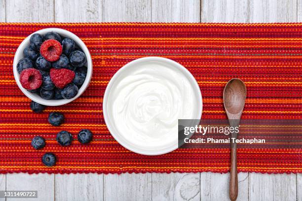 plain greek yogurt and fresh berries - greek yogurt stock pictures, royalty-free photos & images