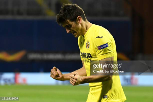 Gerard Moreno of Villarreal CF celebrates after scoring their side's first goal from the penalty spot during the UEFA Europa League Quarter Final...