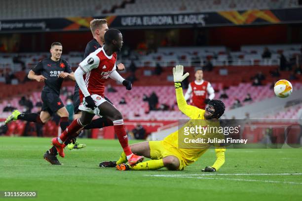 Nicolas Pepe of Arsenal scores their side's first goal past Ondrej Kolar of Slavia Praha during the UEFA Europa League Quarter Final First Leg match...