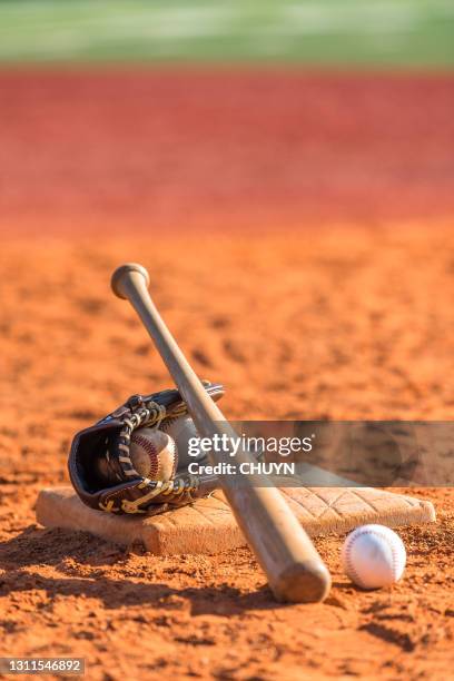 große träume - baseballschläger stock-fotos und bilder