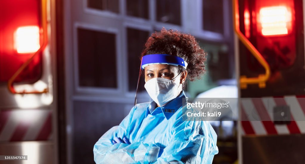 Emt Mascal Female Emt Wearing Face Shield And Mask High-Res Stock Photo - Getty Images