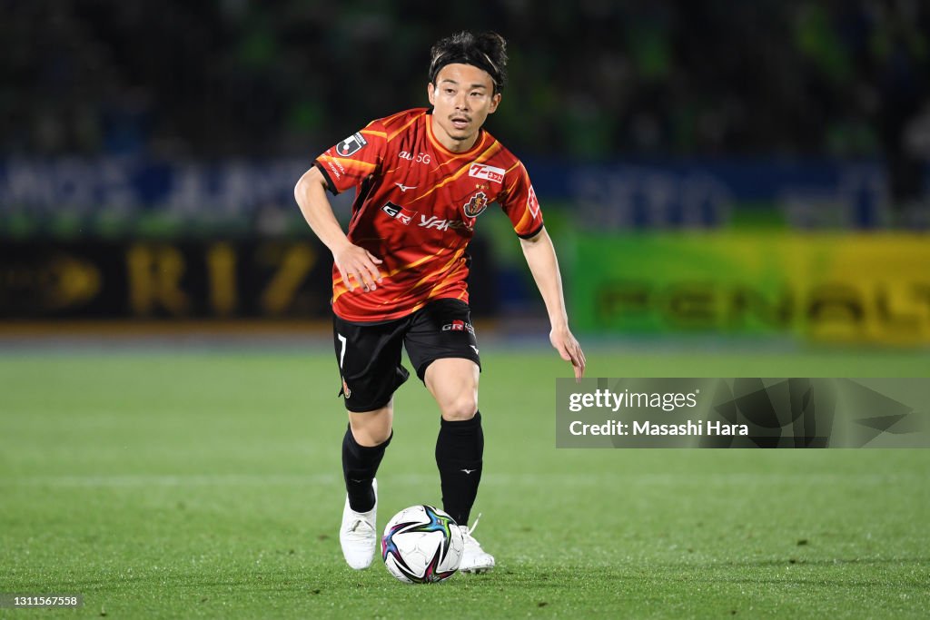 Shonan Bellmare v Nagoya Grampus - J.League Meiji Yasuda J1