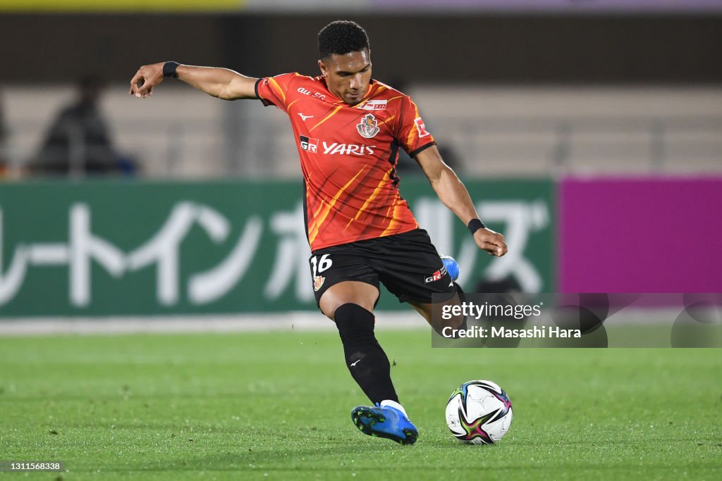 Shonan Bellmare v Nagoya Grampus - J.League Meiji Yasuda J1