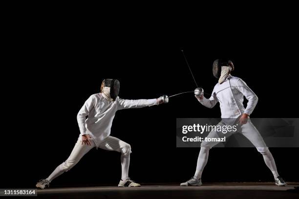 fancing battle - épée fencing sport stock pictures, royalty-free photos & images
