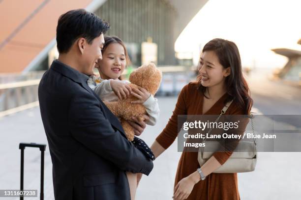 happy young family at airport - reunion ストックフォトと画像