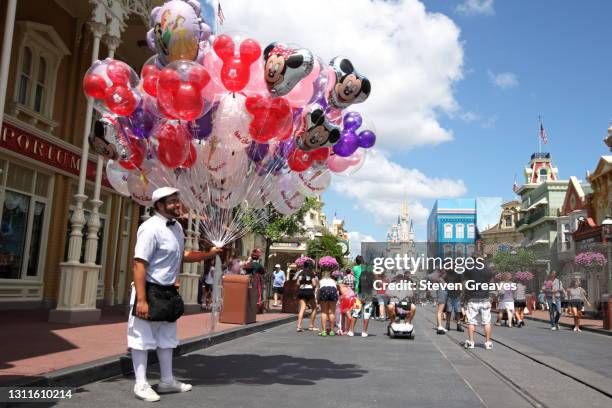 main street, magic kingdom, walt disney world, orlando - magic kingdom stock pictures, royalty-free photos & images