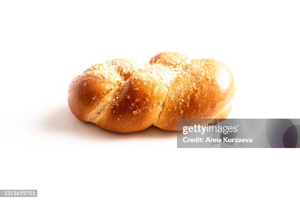 freshly baked braided bread isolated on white background - geflochtenes brot stock-fotos und bilder