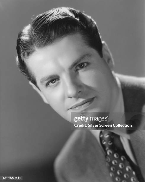 912 Robert Cummings Photos & High Res Pictures Getty Images