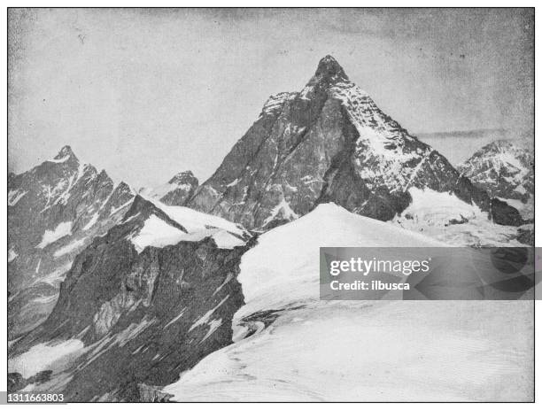 antikes schwarz-weiß-foto: matterhorn - schneebedeckt stock-grafiken, -clipart, -cartoons und -symbole
