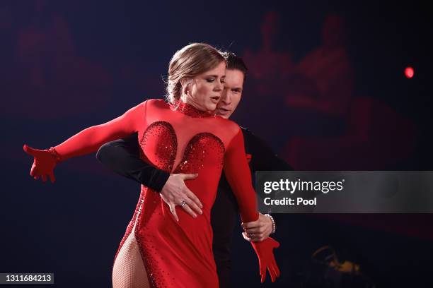 Ilse DeLange and Evgeny Vinokurov perform on stage during the 5th show of the 14th season of the television competition "Let's Dance" on April 09,...