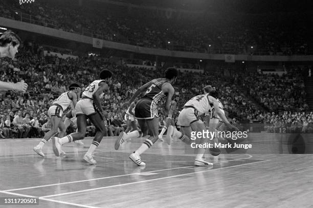 Denver Nuggets and Indiana Pacers players race downcourt in a fast break during an ABA basketball game at McNichols Arena on March 26, 1976 in...