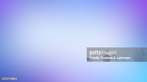 soft and blurred blue and purple background. - gradiente de color fotografías e imágenes de stock