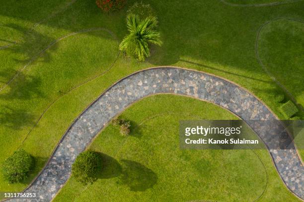footpath from aerial - giardino pubblico orto foto e immagini stock
