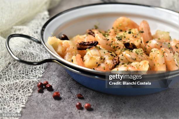 garlic prawns with chili - garlic sauce stock pictures, royalty-free photos & images