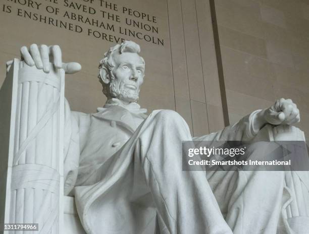 close-up image abraham lincoln's monument in washington dc, usa - washington monument washington dc stock pictures, royalty-free photos & images