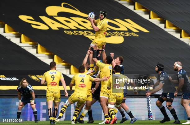 Gregory Alldritt of La Rochelle wins a lineout during the Quarter Final Champions Cup match between La Rochelle and Sale Sharks at Stade Marcel...