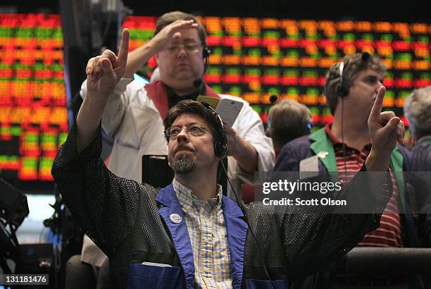 Will Thomas signals an offer in the Ten-Year Treasury Note options pit at the CME Group following the Federal Reserve's announcement that interest...