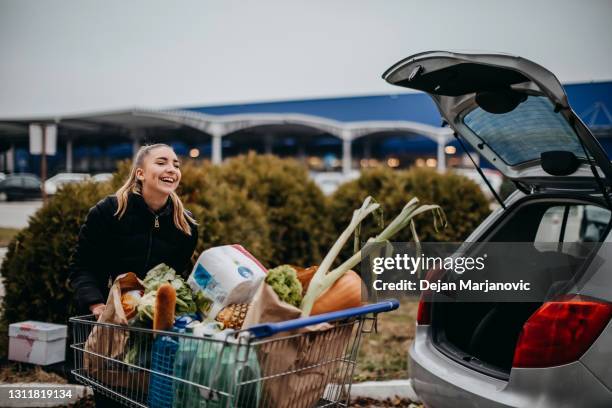 einkaufen - grocery cart stock-fotos und bilder