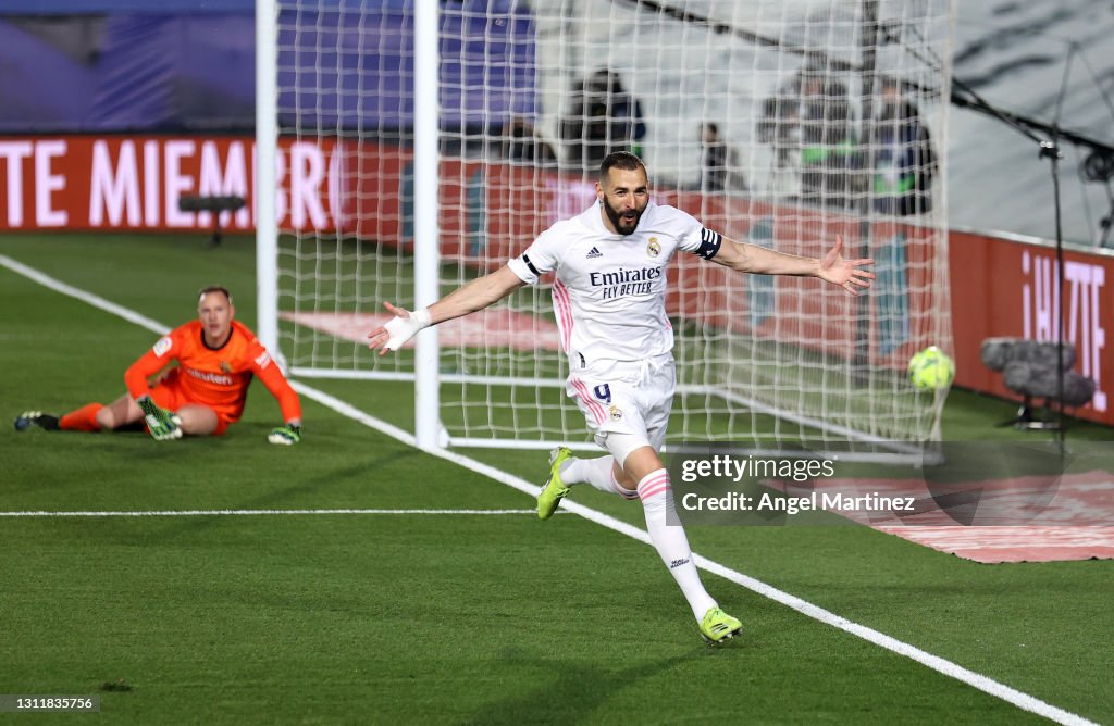 Real Madrid v FC Barcelona - La Liga Santander