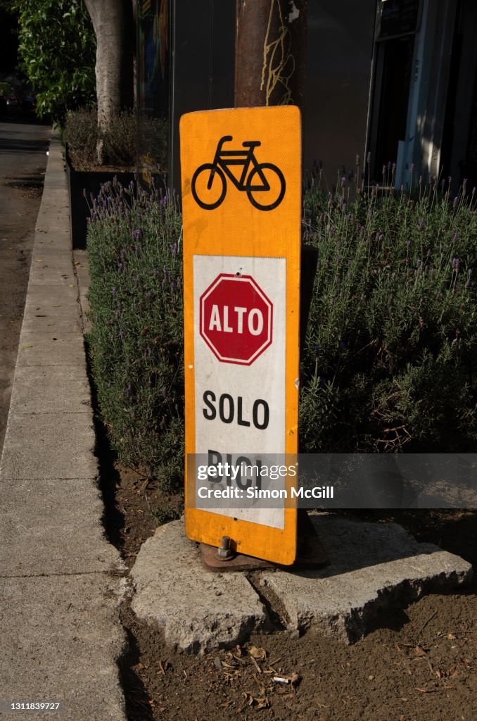 Spanishlanguage Sign Stating Alto Solo Bici Stop Bike Only Next To