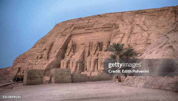 abu simbel temple - núbia imagens e fotografias de stock