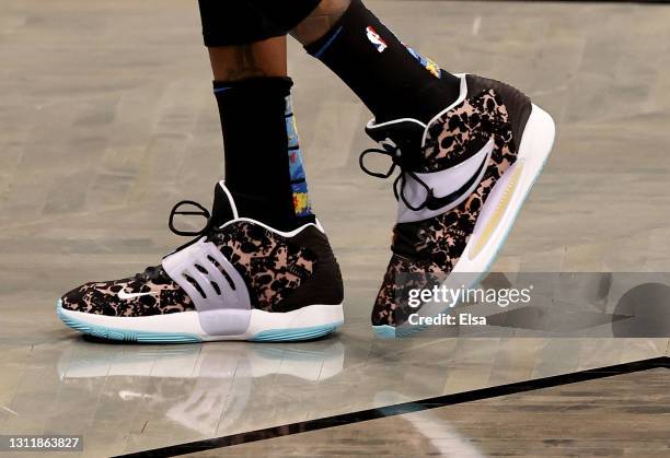 Kevin Durant Sneakers Photos and Premium High Res Pictures - Getty Images