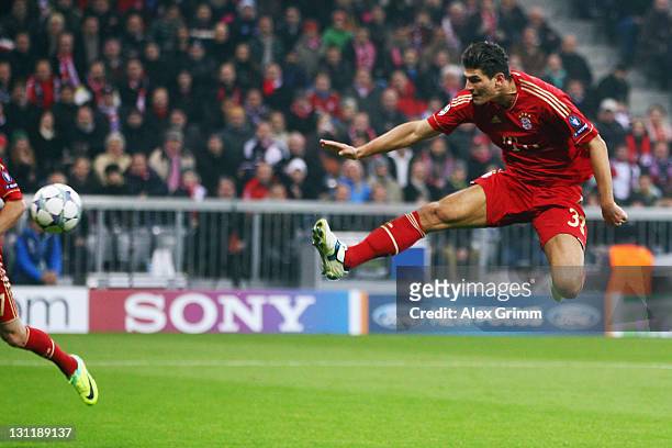 Mario Gomez of Muenchen scores his team's second goal during the UEFA Champions League group A match between FC Bayern Muenchen and SSC Napoli at...