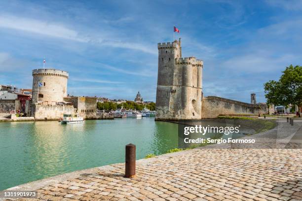 old harbour vieux port in la rochelle france - la rochelle 個照片及圖片檔