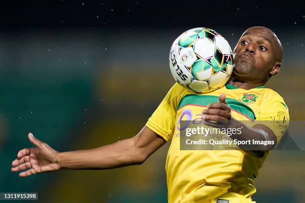 Luiz Carlos of FC Pacos de Ferreira controls the ball during the Liga NOS match between FC Pacos de Ferreira and SL Benfica at Estadio Capital do...