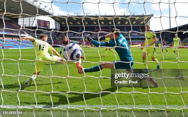 Matej Vydra of Burnley scores their team's first goal past Martin Dubravka and Matt Ritchie of Newcastle United during the Premier League match...