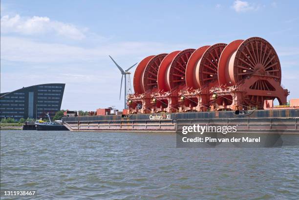 giant barge - ecolier digital stockfoto's en -beelden