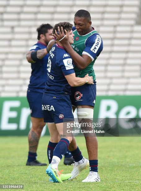 Matthieu Jalibert of Bordeaux-Begles celebrates with Cameron Woki after kicking a drop goal to win the game during the Heineken Champions Cup -...