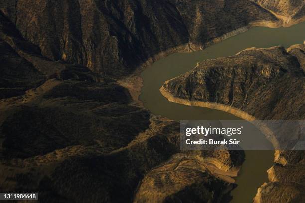 canyon lake, berg, dürre - kleiner hügel stock-fotos und bilder