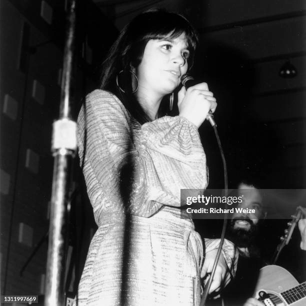 Linda Ronstadt Performance Photos and Premium High Res Pictures Getty