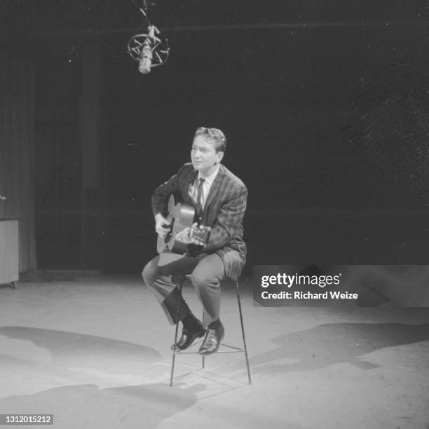 Country singer Willie Nelson performs on KPHO TV, December 14 in Phoenix, Arizona.