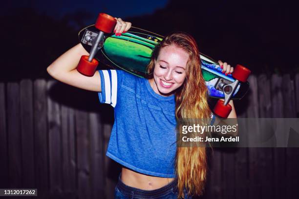 skater woman holding skateboard - womens free skate imagens e fotografias de stock