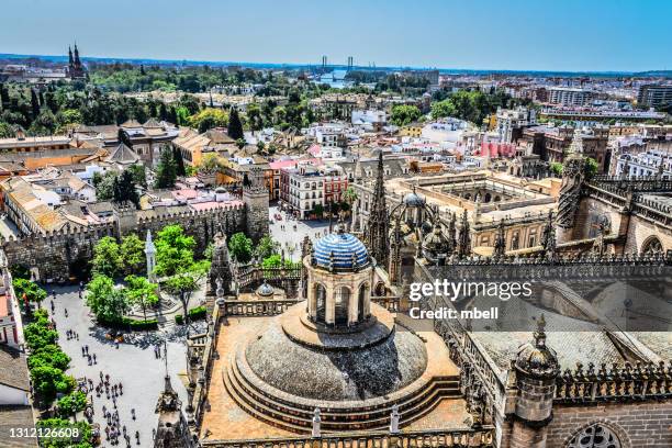 aerial view of old town sevilla viewed from sevilla cathedral - seville spain - seville cathedral stockfoto's en -beelden