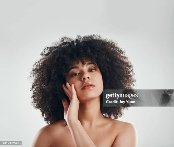 healthy skin inspires confidence - african ethnicity beauty stock pictures, royalty-free photos & images