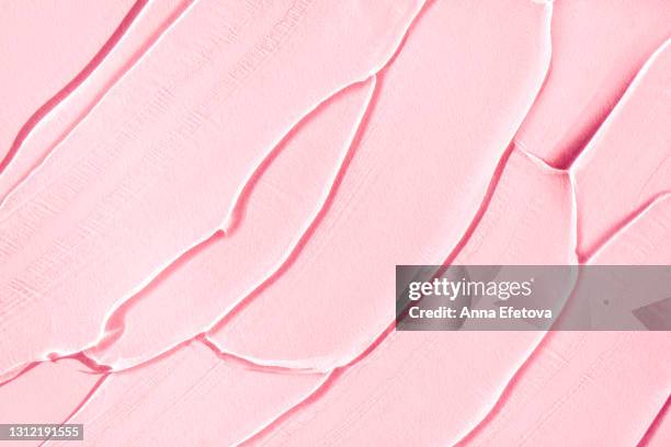 smears of gel on pastel pink background. modern abstract pattern. flat lay style and close-up - texture maquillage photos et images de collection