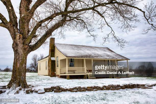 historic house at wilson's creek national battlefield - rural missouri stock pictures, royalty-free photos & images