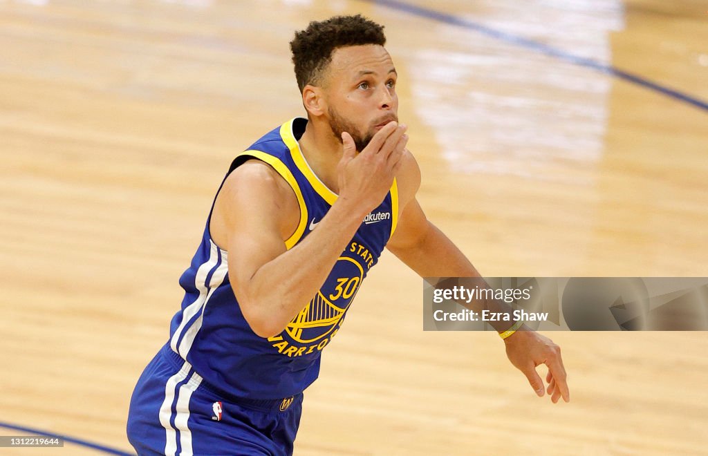 Denver Nuggets v Golden State Warriors