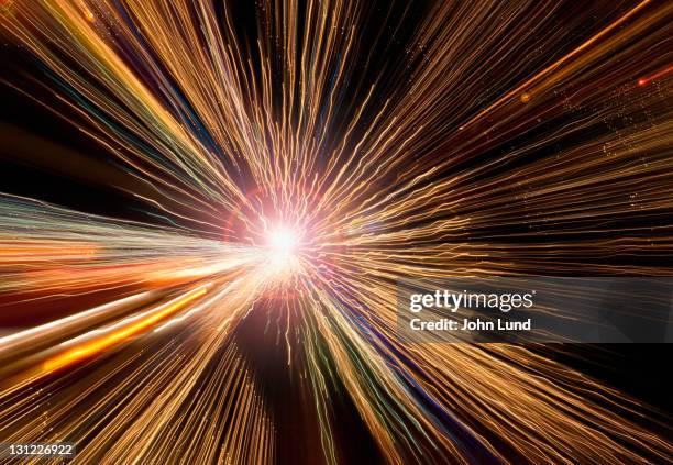 expanding universe - big bang fotografías e imágenes de stock