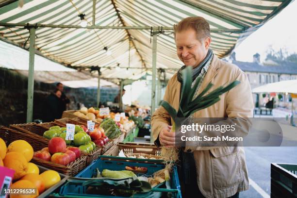 man at outdoor market - market stall stock pictures, royalty-free photos & images