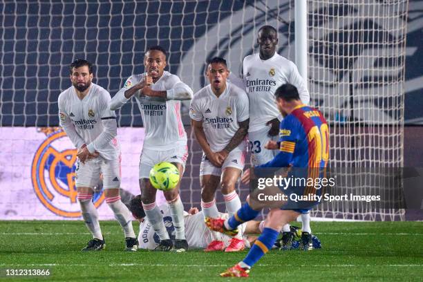 Players of Real Madrid reacts to a free kick of Lionel Messi of FC Barcelona during the La Liga Santander match between Real Madrid and FC Barcelona...