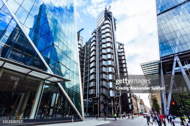 street in city of london with modern office buildings, england, uk - lloyds of london stockfoto's en -beelden