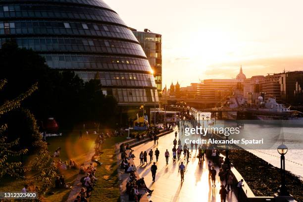 london city hall and crowds of people at sunset in london, england, uk - local government stock pictures, royalty-free photos & images