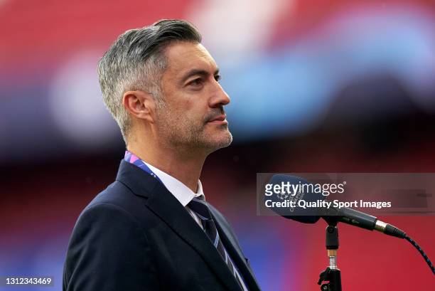 Vitor Baia of Porto gives an interview before the UEFA Champions League Quarter Final Second Leg match between Chelsea FC and FC Porto at Estadio...