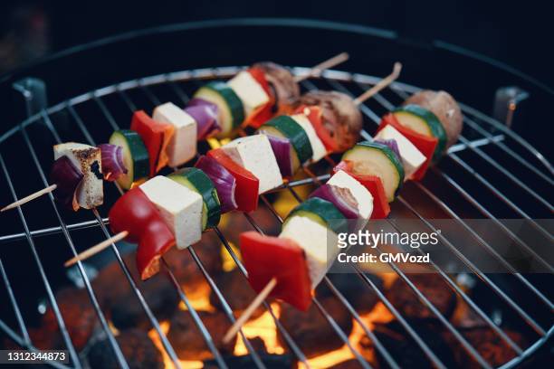 roasting vegan skewers with tofu, bell pepper, zucchini and onions - grilled vegetables stock pictures, royalty-free photos & images